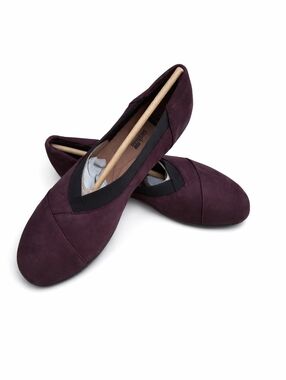 Clarks Deep Grape.Comfort Slip Ons 10
